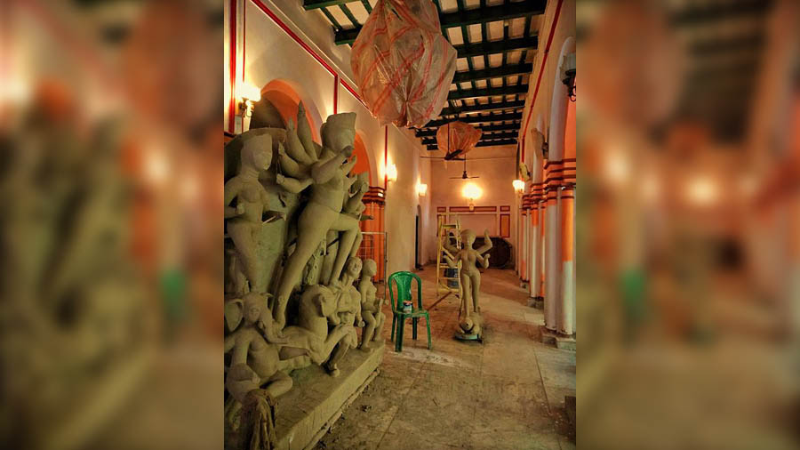 The idol being made at the ‘dalan’