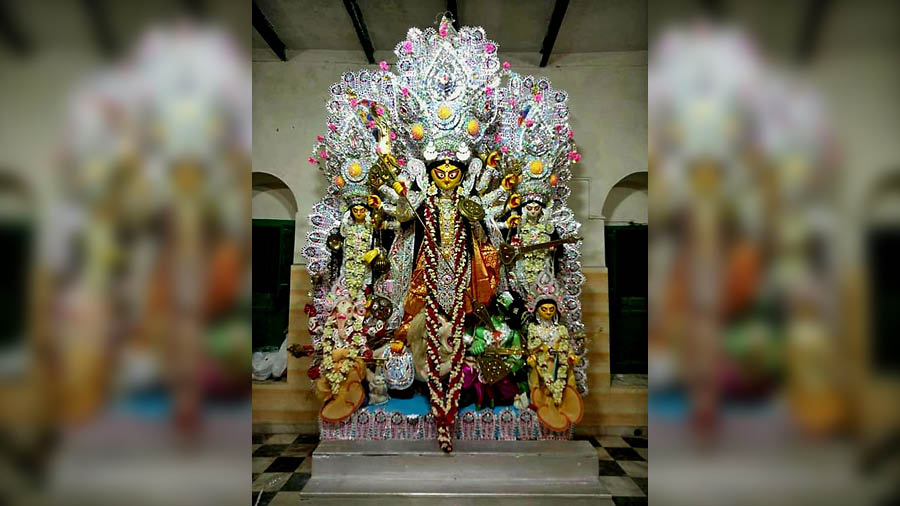 The idol is based on the typical West Bengal school of idol-making