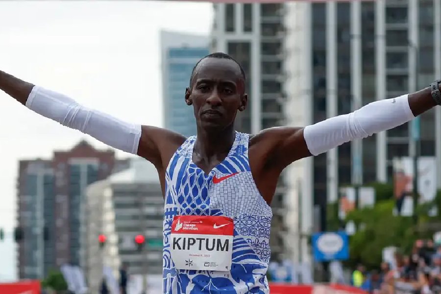 marathon Kenya's Kelvin Kiptum smashes men's marathon world record in