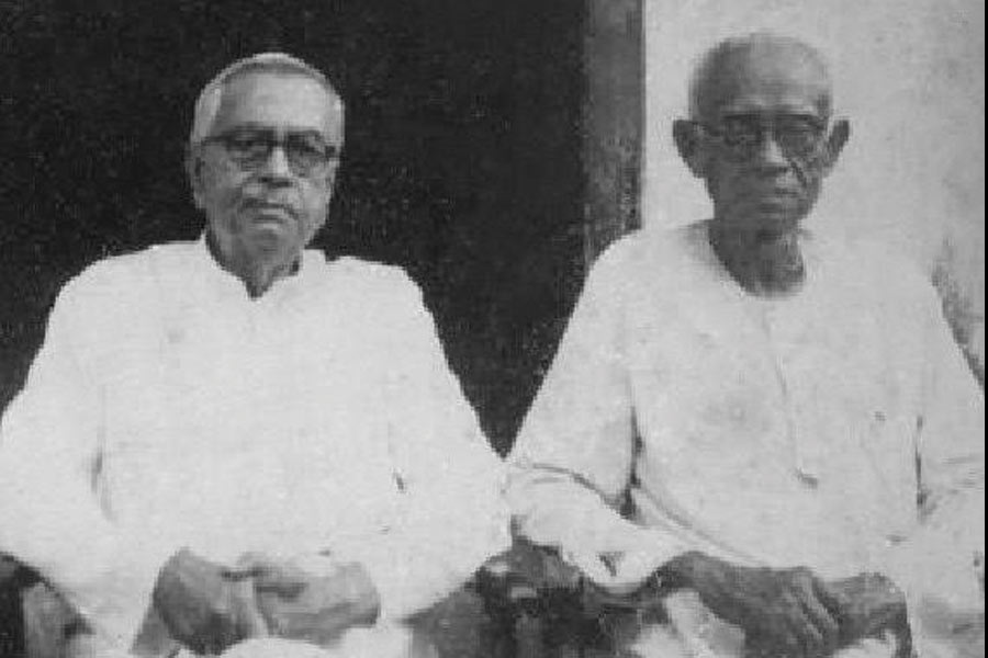 Rajshekhar Basu with (right) Jatindrakumar Sen