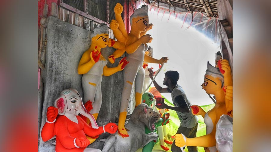 Artisans colour Durga idols at Kumartuli