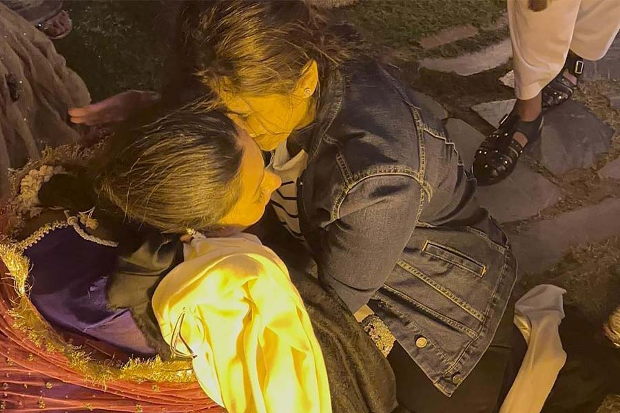 Mahira posted a picture with her best friend Insia Faisal who surprised the actress by visiting her during her Mehndi ceremony. “It’s her birthday today - I love you my insia lotia. Always and forever ♥️,” Mahira wrote on Instagram.