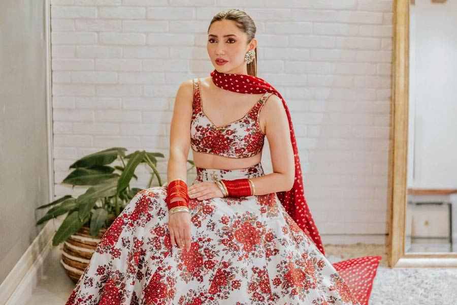 Mahira looked radiant in a red-and-white floral printed lehenga matched with red bangles. 