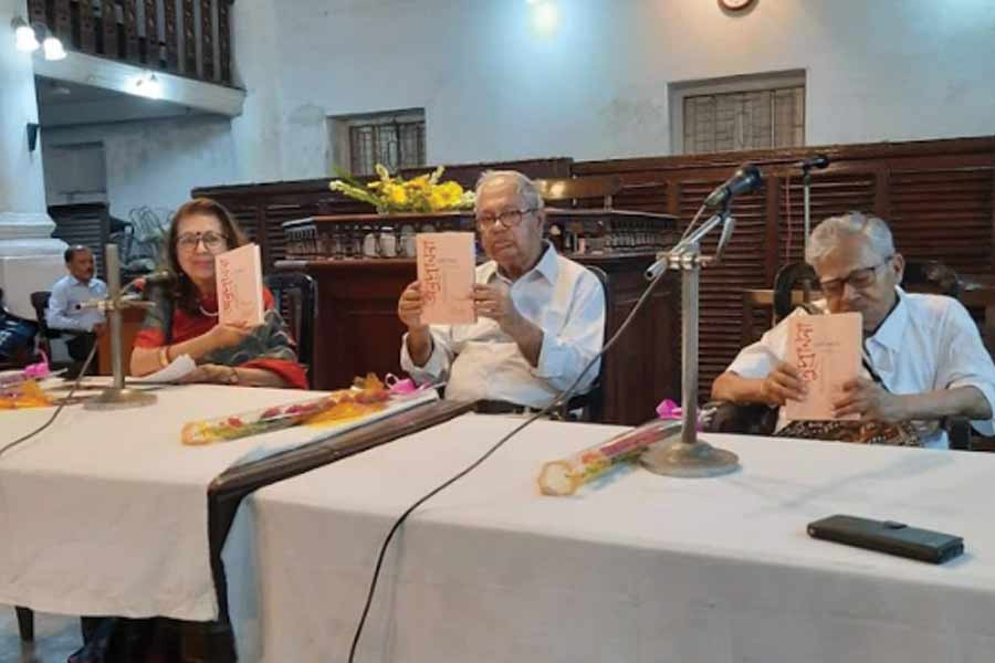 (L-R) Rita Bhimani, Prasad Ranjan Roy and Kumar Prakash Sen