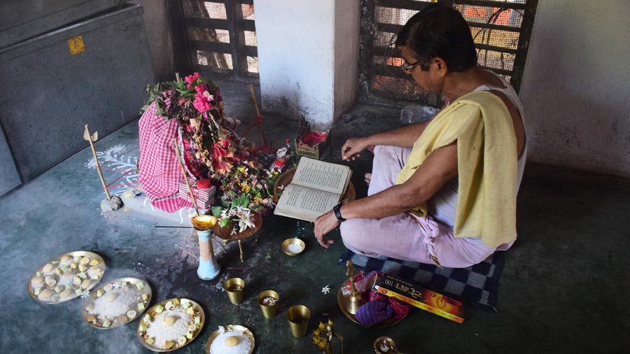 ‘Bodhon’ of the goddess of Andul Dutta Chaudhuri family takes place on Krishna Nabami ‘tithi’