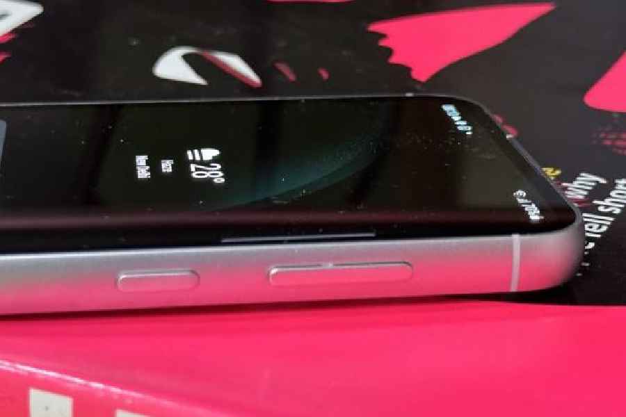 The phone has a metal chassis which makes it easy to grip