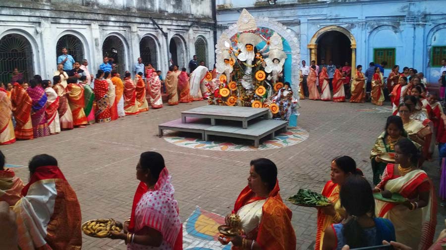 The ‘boron’ rituals comprises a large number of womenfolk
