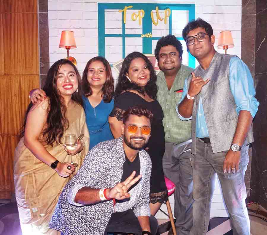 L-R: Content creators Shreyashi Das (@shreyashiloveslife), Sayak and Moumita Chatterjee (@tastyfoodcanvas), Koninika De (@konizfoodwheels), Dipyaman Basu (@whenstomachtickles) and Tanayesh Talukdar (@tanayesh) pose for the camera