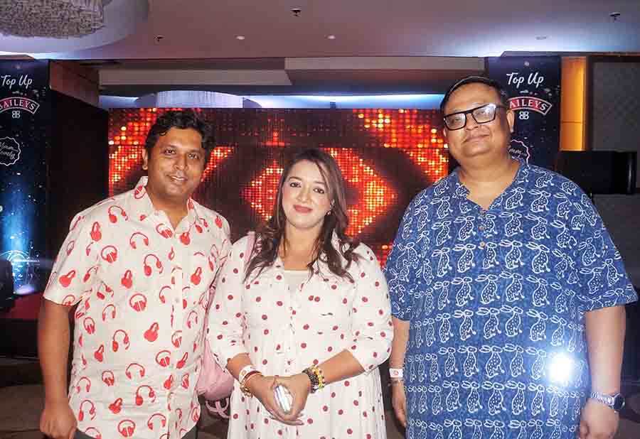 (L-R) Content creators Sarathi Sanyal (@sarathi5k), Anindita Roy Sanyal (@aninditaroysanyal) with Prithvish Chakravarti (@pritvish.c), owner of Calcutta Stories Café & Deli 