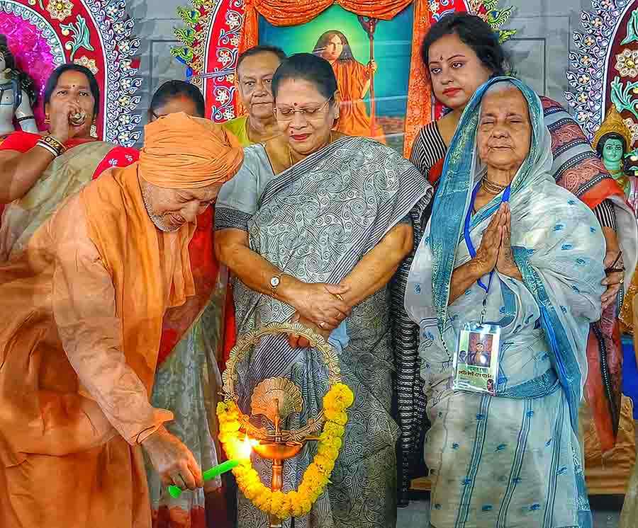 Dilip Maharaj of Bharat Sevashram Sangha, Lok Sabha MP Mala Roy, KMC ward number 68 councillor Sudarshana Mukherjee and one of the elderly beneficiaries at Bharat Sevashram Sangha at Ballygunge for a special Durga Puja initiative “Amar Durga Amar Maa” by the residents of the ward. More than 100 elderly women are taking part in the initiative that aims to honour and serve elderly underprivileged women of   Kankulia area in Gariahat. It will continue till Dashami 
