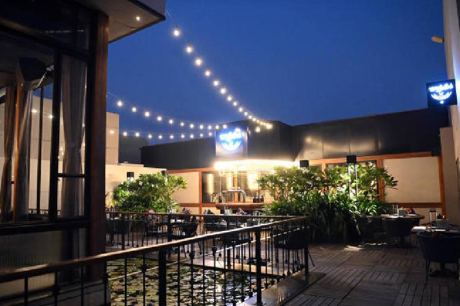 Twinkling lights, floral chairs, frangipani plants and miniature koi ponds add a relaxed yet fun vibe to the beer garden. Sunsets here are beautiful and #Instagrammable with the skies turning auburn.
