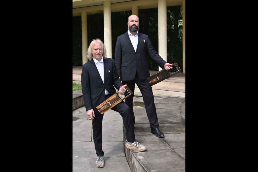 The Estonian duo pose in their classic tuxedos
