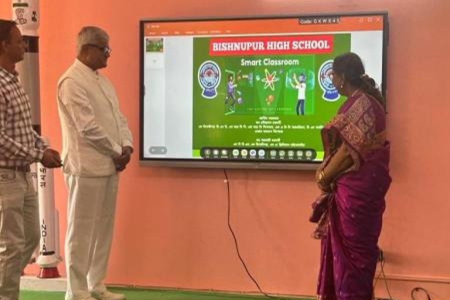 Doctors Rabin Chakraborty and Arundhati Chakraborty inaugurate the smart classroom at Bishnupur High School