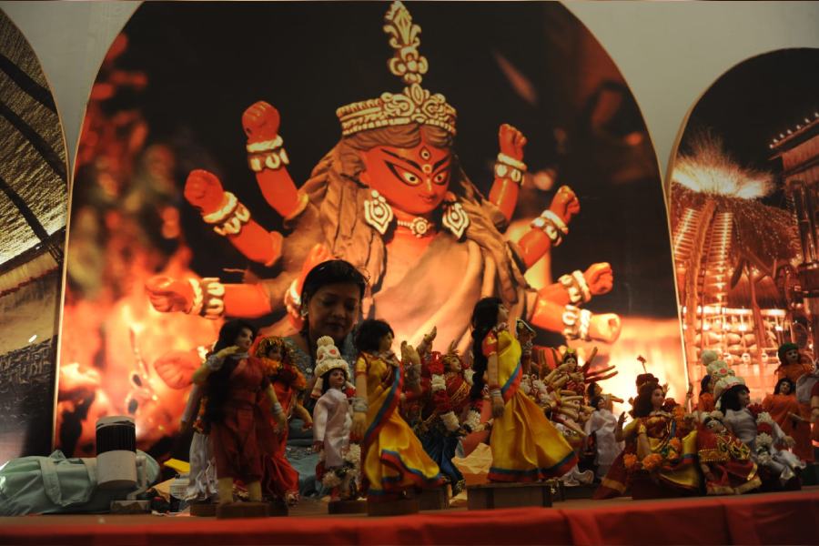 massArt puja preview at Town Hall, Calcutta