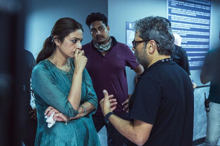 Tabu and Vishal Bhardwaj on the sets of Khufiya.