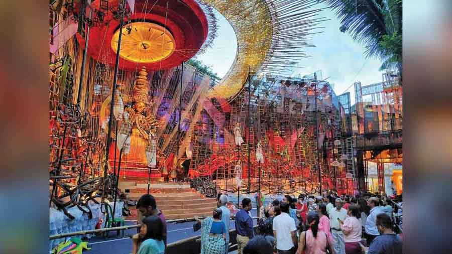 Finding a crowd-free time for pandal hopping during the five days of Puja is impossible but signing up for a tour might help 