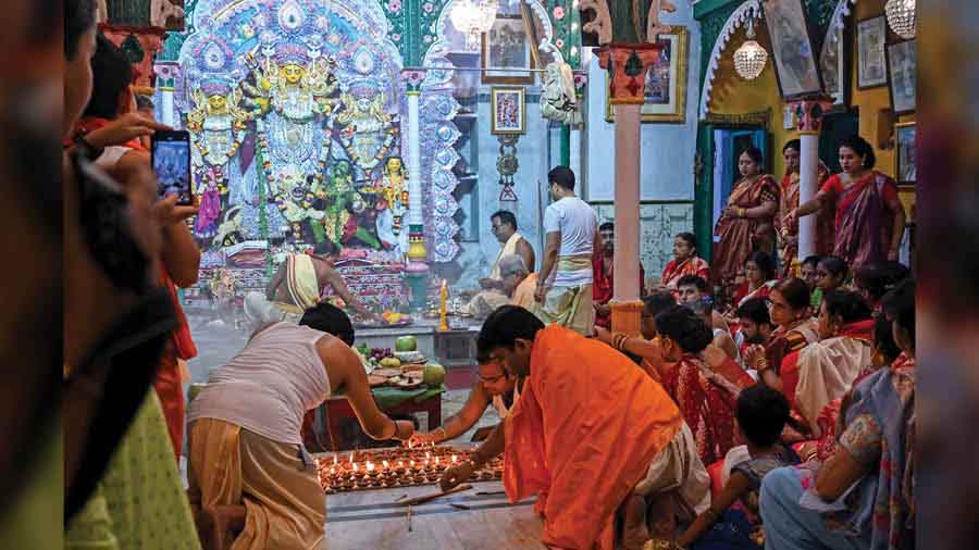 The ‘sandhi puja’ at Narasingha Chandra Daw Bari 