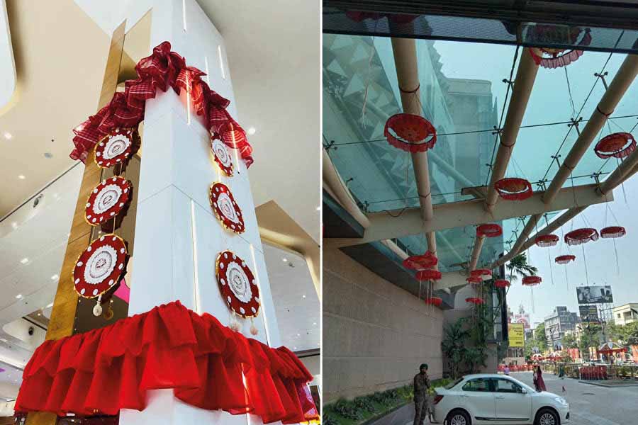 Decorative pieces and artefacts commonly used in Bengali weddings and pujas have found their way into the mall’s decor with a touch of contemporary designs
