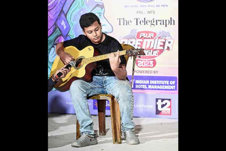 Sparsh Mukherjee's mellow notes on the guitar enchanted the audience