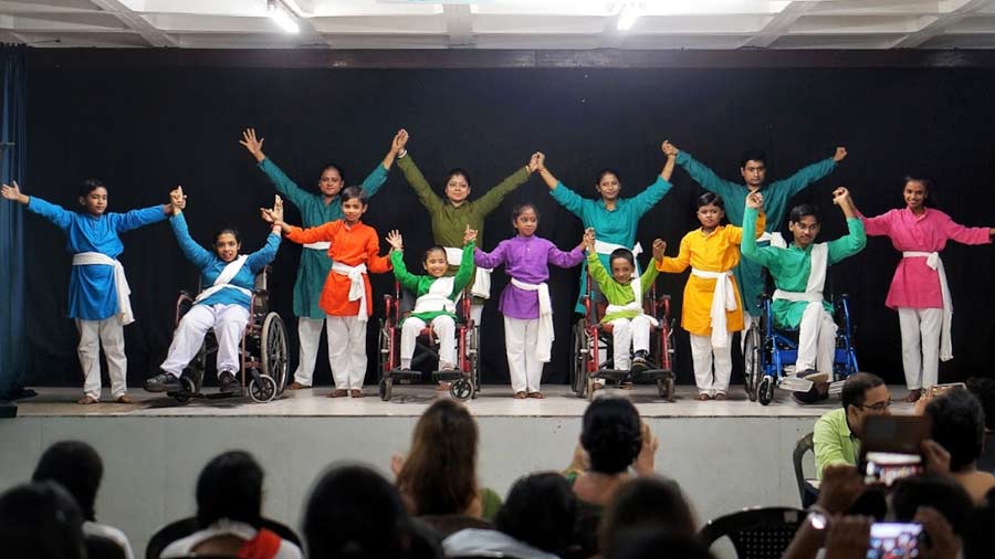 Students and staff of IICP put up a mesmerising dance performance