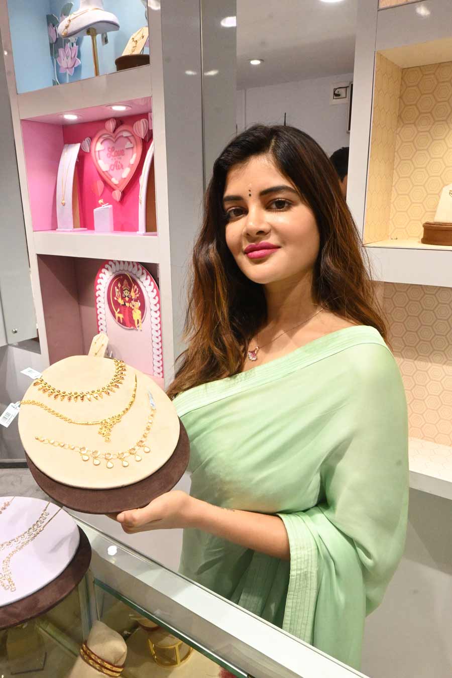 Actress Madhumita Sarcar inaugurated a jewellery showroom at Belgharia on Tuesday 