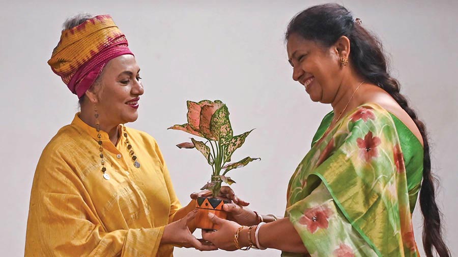 Manoshi Roychowdhury presented a plant to Alokananda Roy