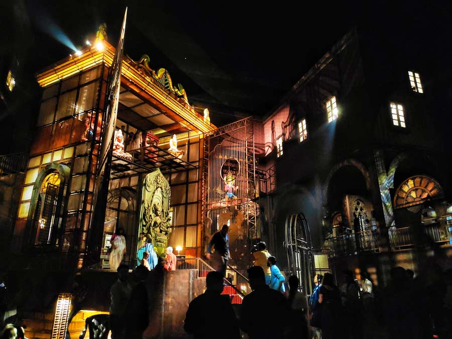 Tala Prattoy breathed life into ‘Kahon’, a narration by artist Susanta Paul. The installation is Paul’s 50th, and coincides with his 50th year, making it extra special. Guests were amazed by the commitment to authenticity, with most of the props directly being sourced from Paul’s study