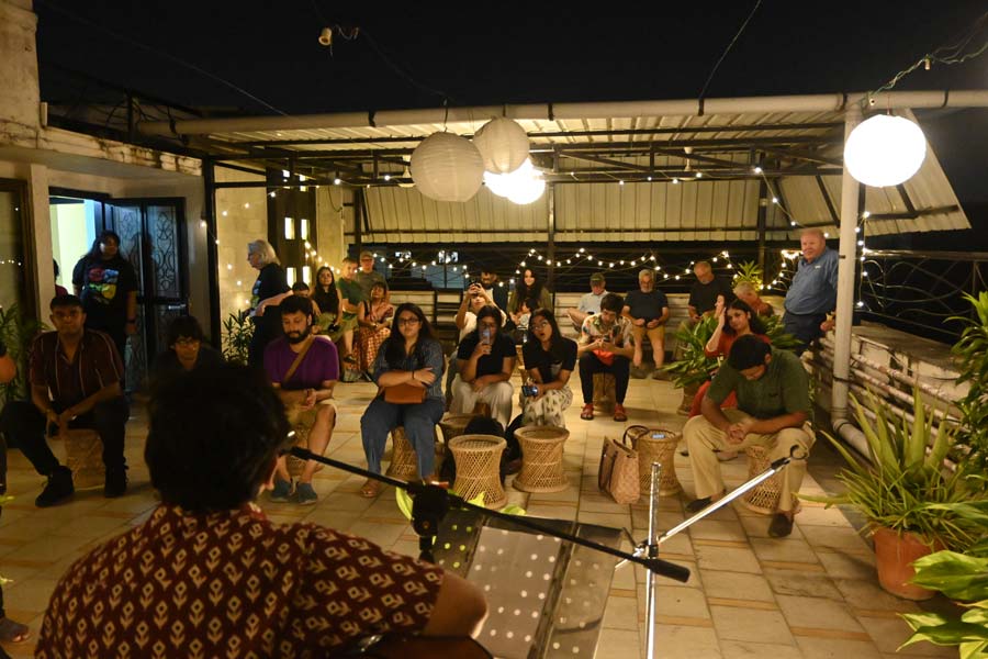 Chaitown Community, which is quickly becoming the go-to spot in Kolkata for performers of all ages and kinds, hosted its latest event, Parklife, on October 14 in its Lake Gardens building, with My Kolkata as digital partner. Original Bengali music was the theme of the evening, which also had some scrumptious Bengali food to add to the festive vibes on Mahalaya