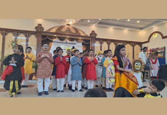 A skit was enacted by the boys to depict the story of goddess Durga and how she was bestowed with the strength and valour by the gods to end the tyranny of the demon king, Mahisasura. They spread the message of respecting all women who skilfully perform all responsibilities with a smiling face