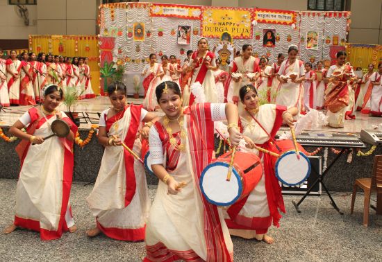 The entire atmosphere reverberated with the vibrant Special Assembly on Durga Puja on the sunny morning of 18th October augmenting the magnificent Durga Puja held in DPS Megacity. Mellifluous notes by the school choir ‘ Jago Tumi Jago’ and the teachers song ‘ Ai giri nandini ‘ was soul -stirring