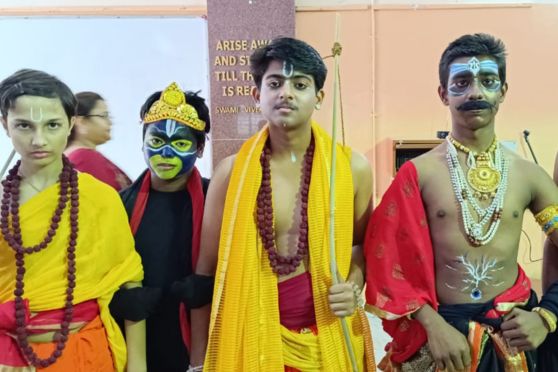 The next performance was a real treat for the eye. It was a Bengali dance drama titled Mahisasur Mardini, a colourful and brilliant presentation in dazzling props and attires, by the very talented students from both junior and senior sections of the institution