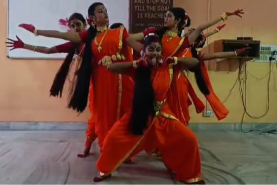The Durga Puja programme at Salt Lake Point School dedicated to Goddess Durga and entitled Agomoni, started with a commendable opening dance by one of the young students accompanied by a  beautiful devotional song sung by the students