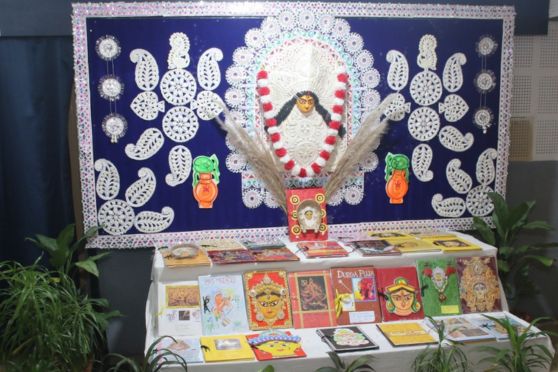 Here 40 pupils, along with the Teacher Mentors, get divided into 10 teams and judge more than 100 durga pujas across the city on the day of Panchami. The results are declared on the day of Sashthi