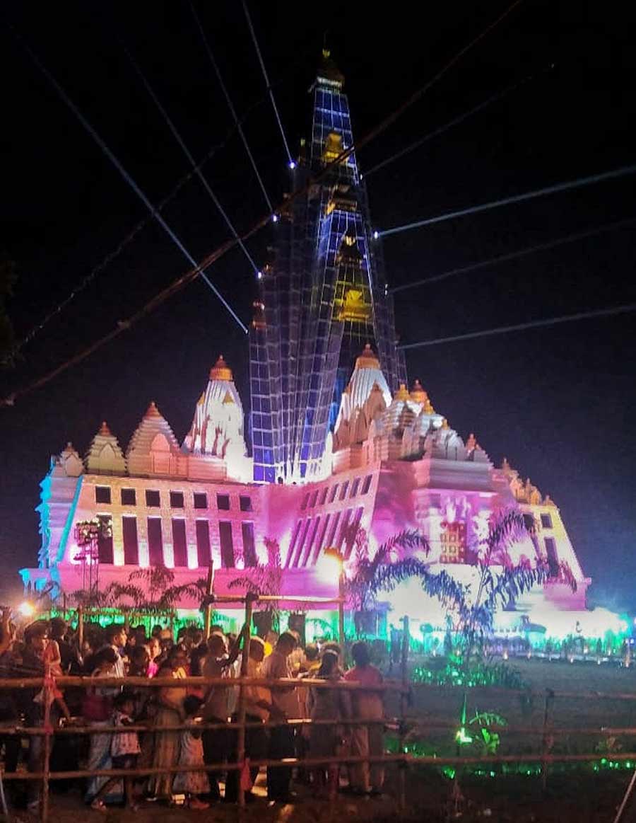 The Kalyani Rathtala Durga Puja pandal has been designed on the lines of the Vrindavan Chandrodaya Mandir 