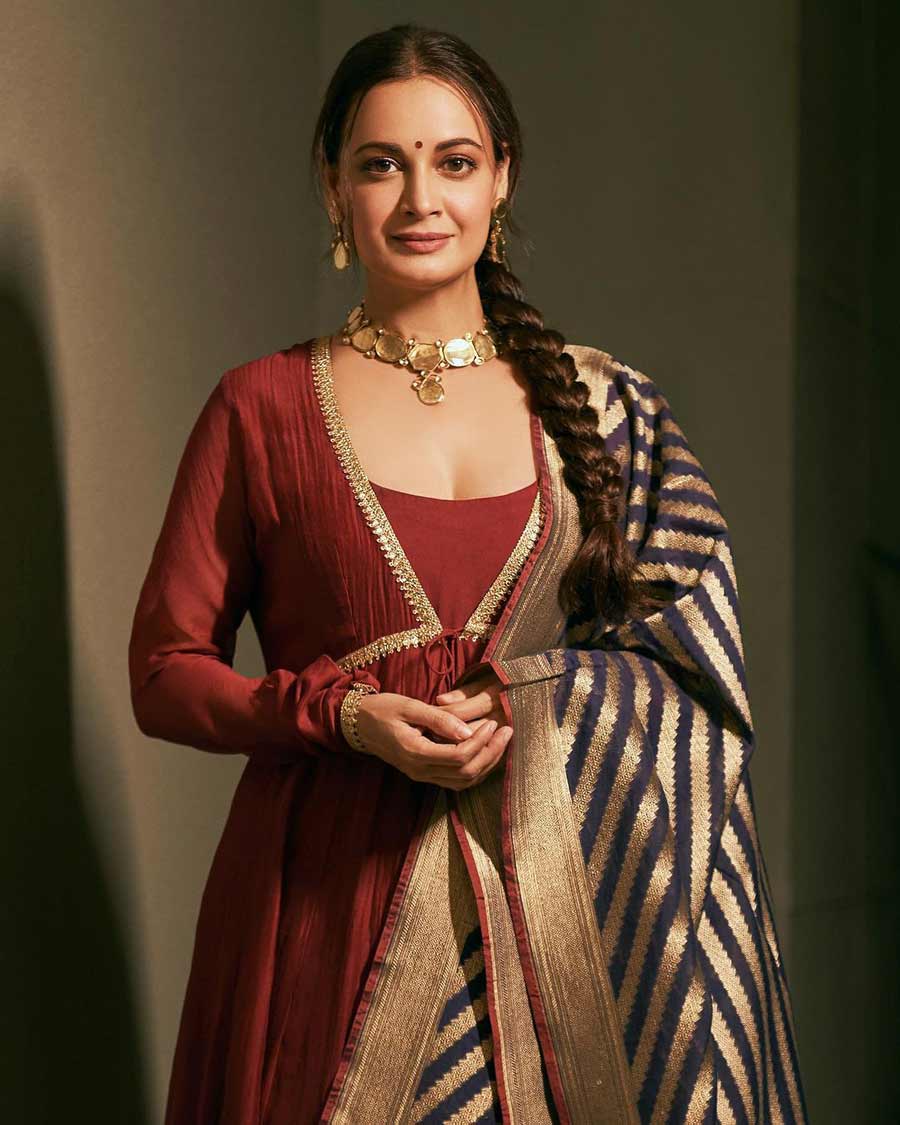 Dia Mirza’s purplish brown Anarkali teamed with a black-and-golden striped dupatta is a show-stealer. A chunky choker and danglers in gold are all you need to complete this look.