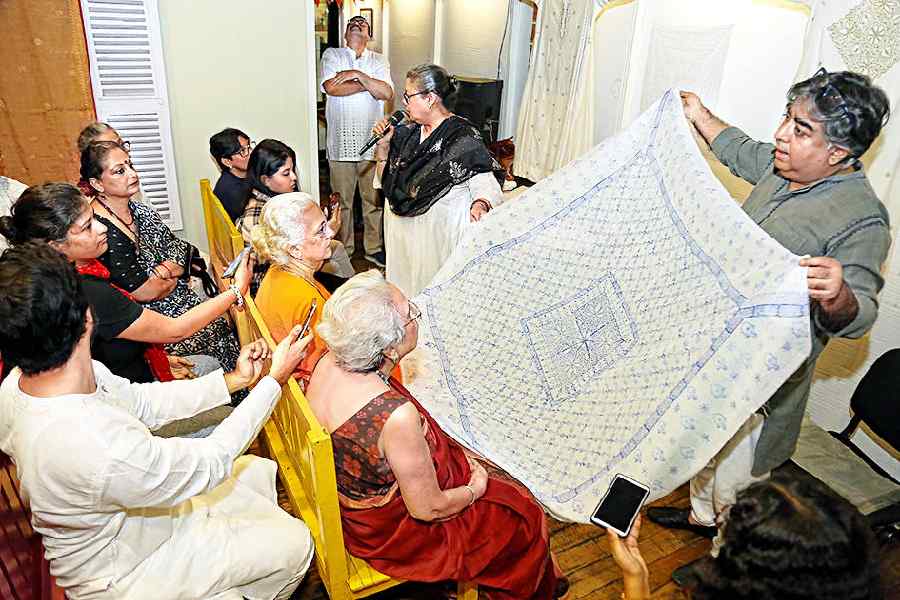A sample of print done with ink was showcased to make the audience comprehend how chikankari work is done following the designs on the piece of cloth