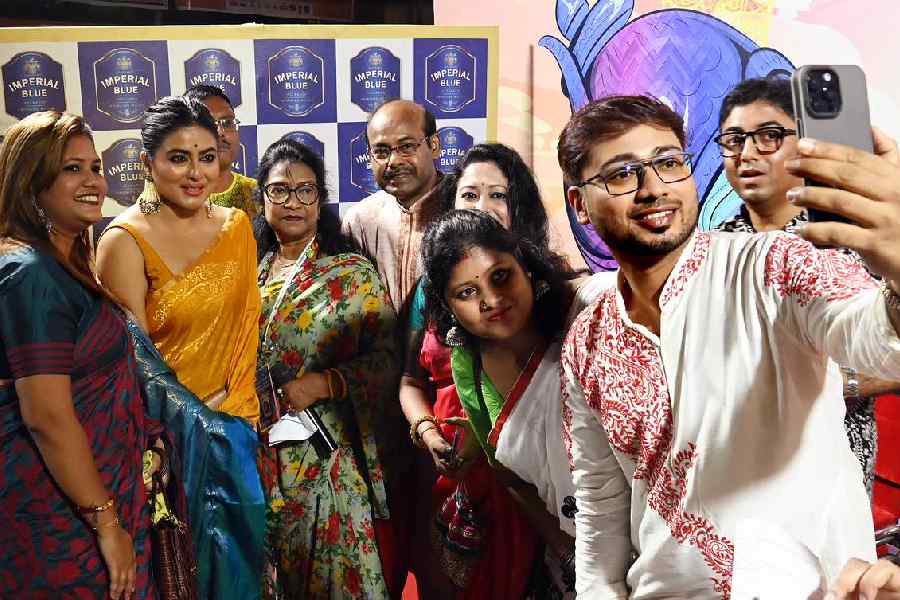 The participants shared the frame for a selfie post the adda session