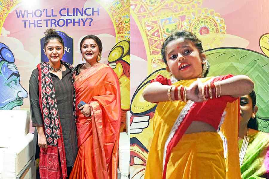 (l-r) Actor Saayoni Ghosh also dropped by. She posed with Koneenica Banerjee, Tanishka De stole the show with her moves