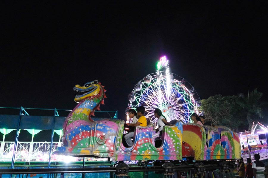Ferris wheel, merry-go-round and other thrilling rides beckon the young and old alike well past midnight at the Salt Lake BJ Block ‘mela’. The pandal here is Lord Shiva-themed  