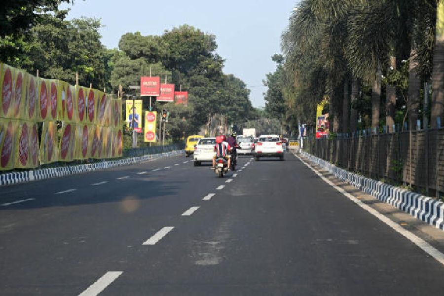 VIP Road on Saptami afternoon. Traffic flow on the key artery was smoother on Saturday compared with previous days