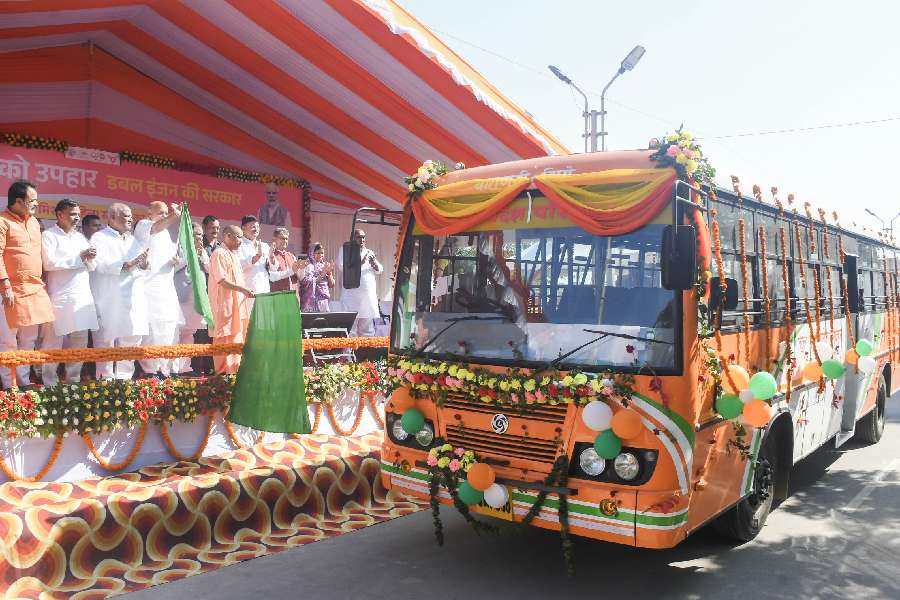 Yogi Adityanath | Uttar Pradesh Chief Minister Yogi Adityanath Flags ...