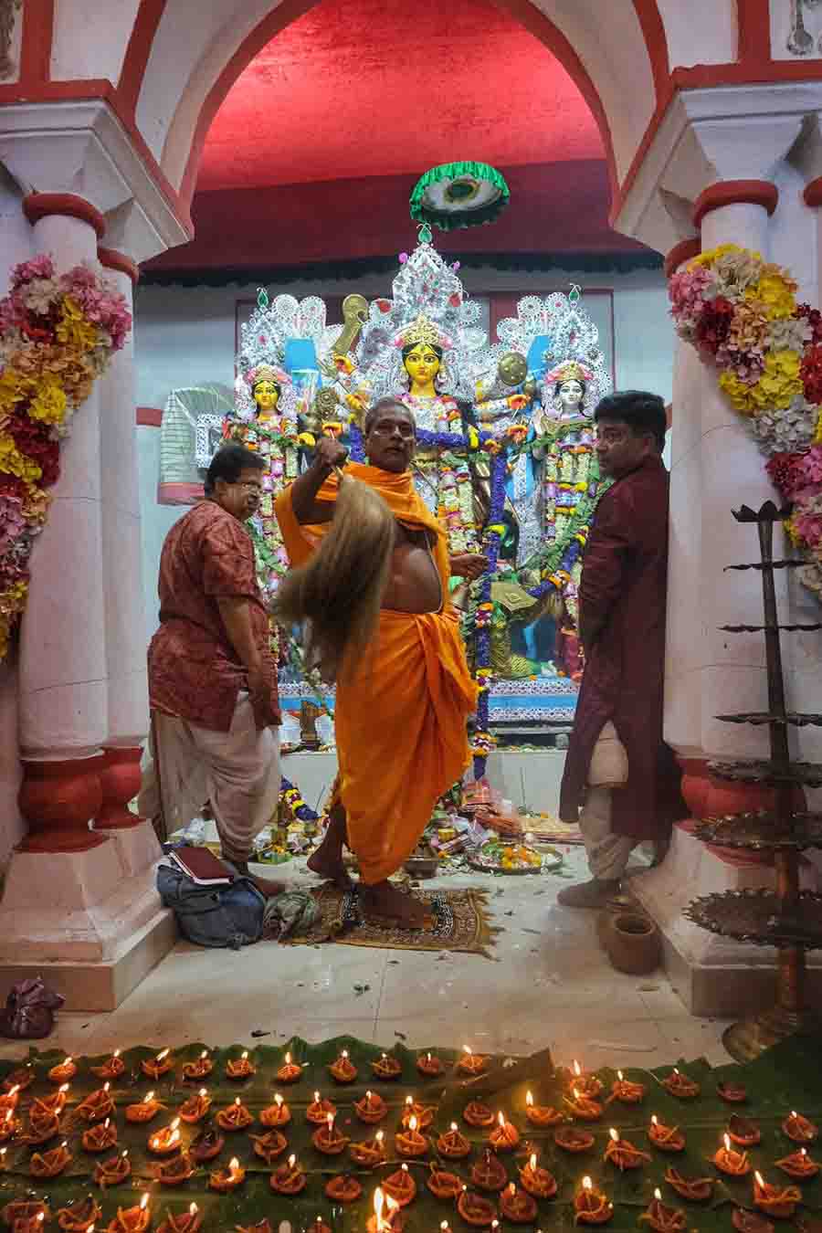 Sandhi Pujo and Aarti at Sabarna Roychowdhury Mejobari on Ashtami. The ancestral home was decorated with diyas, casting a warm glow, as countless devotees throng to offer their anjali to the goddess  