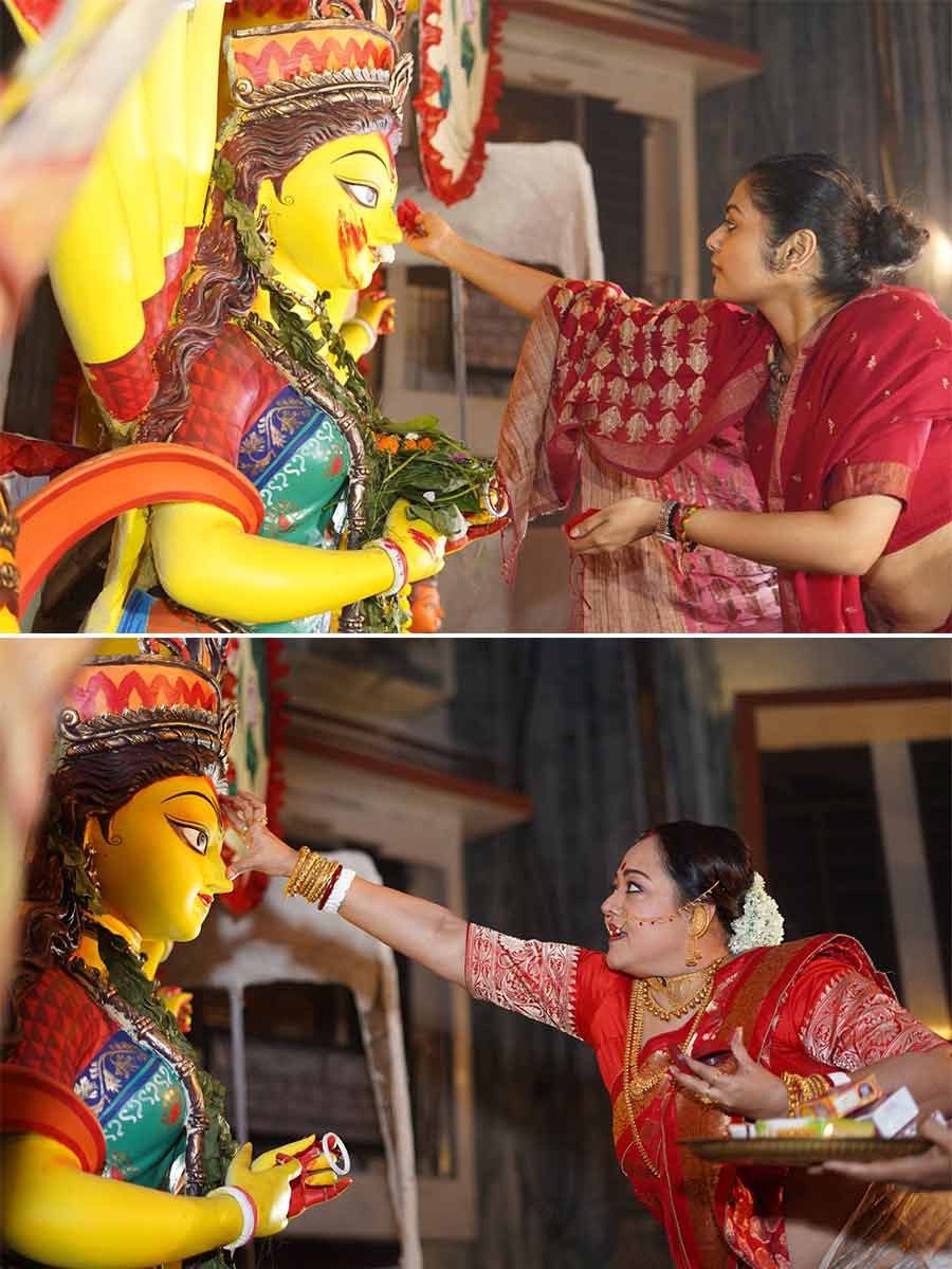 Actresses Aparajita Adhya and Saayoni Ghosh reverently applied sindoor to the idol of Maa Durga at the Hazra Park Durgotsab Committee Puja  