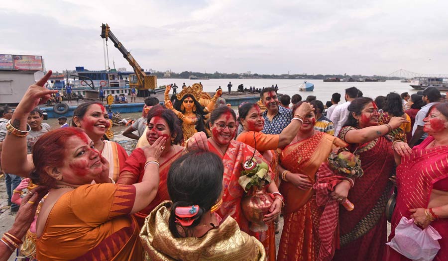 A round of ‘sindoor khela’ was also held at the Baje Kadamtala Ghat before the idol was immersed  