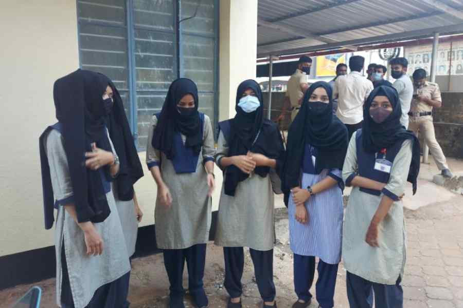 Karnataka Congress Government Allows Hijab for Candidates in Upcoming Recruitment Exams