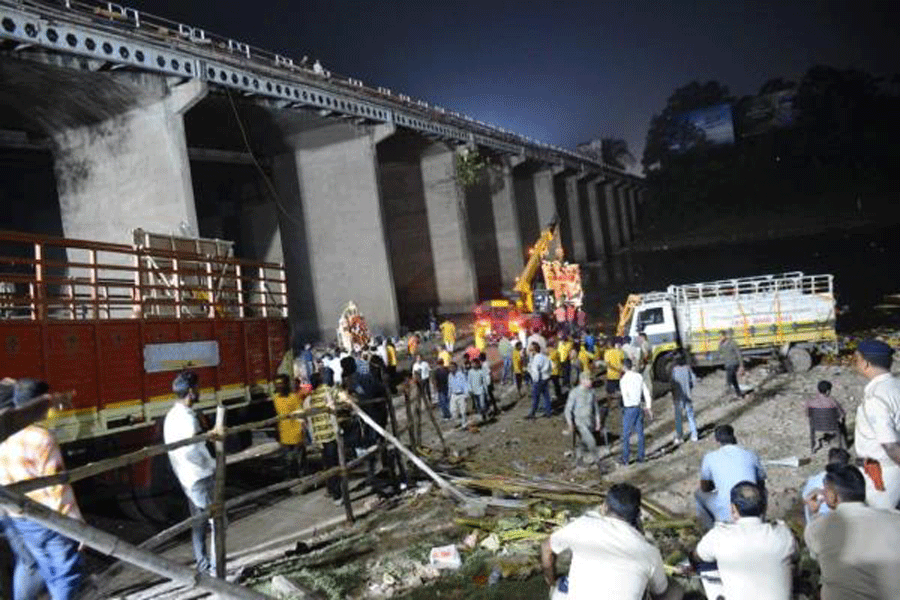 Two Killed, Three Injured in Truck Accident at Durga Puja Immersion in Jamshedpur
