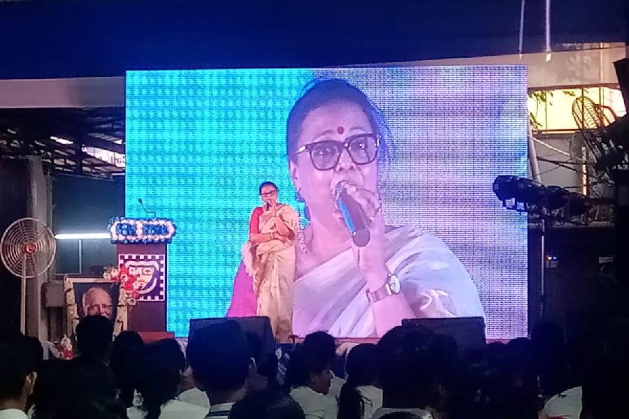 Music exponent Lopamudra Mitra performs before the students at the Augusto Career Fair 2023 