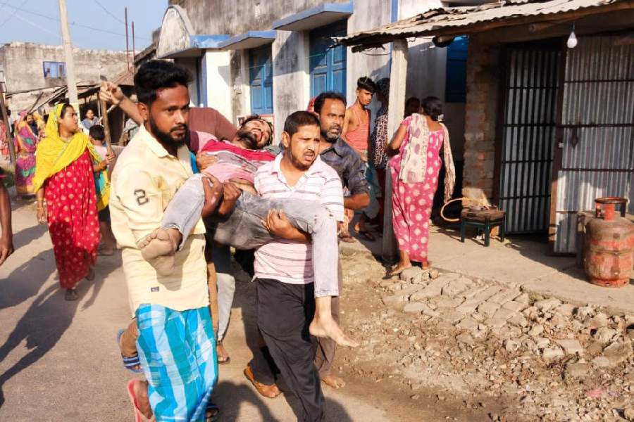 Trinamul Panchayat Head's House Set on Fire in Malda, Sparking Political Violence Between Two Villages