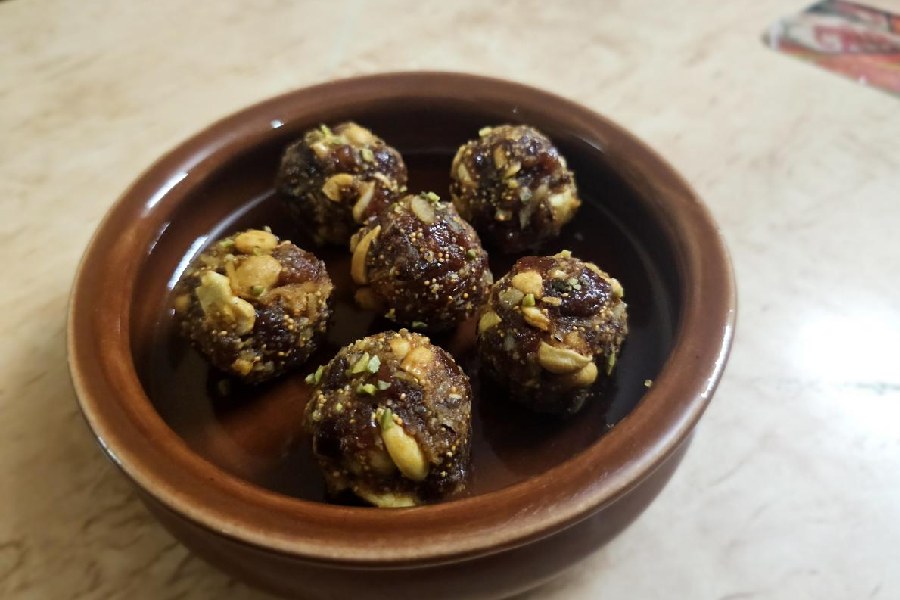 Dry fruit laddu
