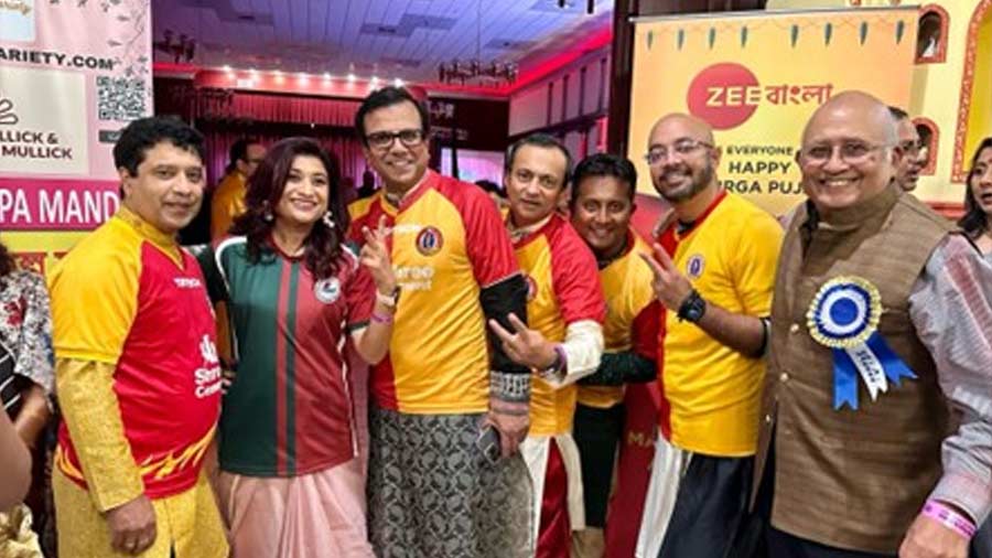 ‘Kobir lorai’, featuring the poetic talents of East Bengal and Mohun Bagan fans, proved to be a big hit in its debut year at Kallol